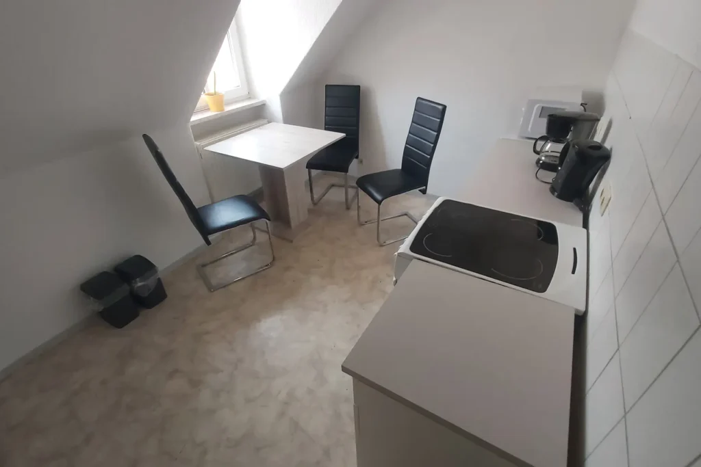 Kleine Küche in der Monteurwohnung in Bad Lauchstädt