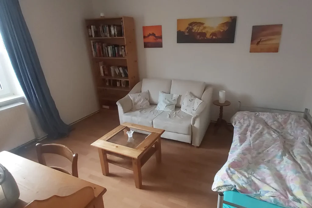 Rustikales Wohnzimmer in der Monteurwohnung in Bad Lauchstädt
