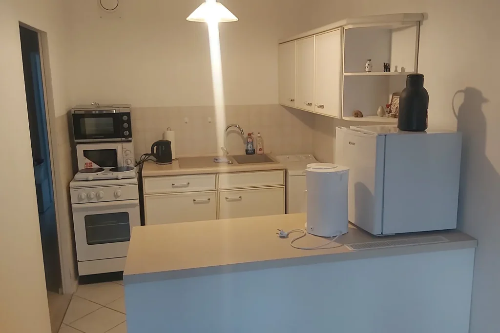 Küchenzeile in der Monteurwohnung in Halle